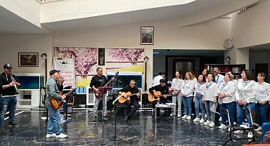 HUZUREVİ SAKİNLERİNE UNUTULMAZ KONSER
