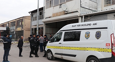 Kayseri'de bir iş yerinde boya kazanının patlaması sonucu 3 işçi yaralandı.