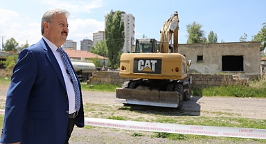 MELİKGAZİ'DE METRUK YAPILAR YIKILIYOR