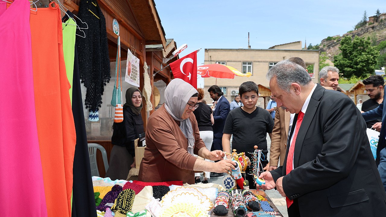 TALAS’TA BU PAZAR ŞUBAT'IN İLK “MAHARETLİ ELLER”İ