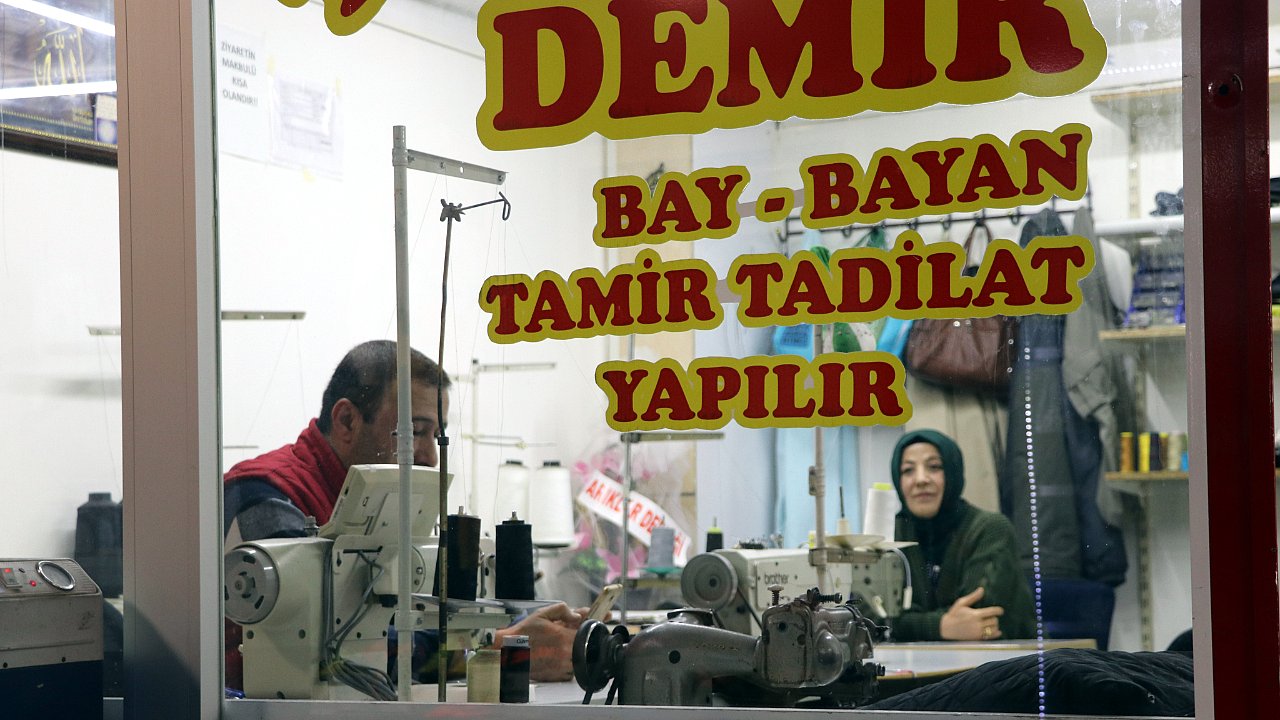 Fabrikada çalışan terzi çift, kendi işlerinin patronu oldu