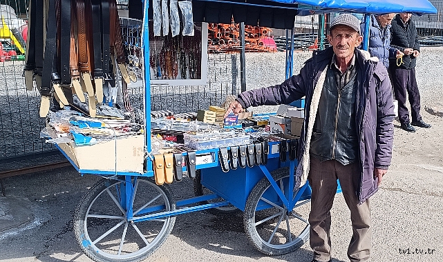 Seyyar tezgahında 40 yıldır çakmak tamir ediyor