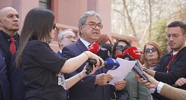 Adalet Bakanlığı önünde “Ümit Özdağ’a Özgürlük” diyerek basın açıklaması yaptı.