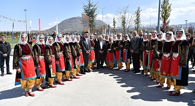 BÜYÜKŞEHİR’İN ÇOCUK KİTAP FUARI VE ŞENLİĞİ’NE MUHTEŞEM AÇILIŞ