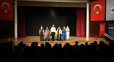 ERÜ DE 11. TİYATRO FESTİVALİ PERDELERİNİ AÇTI