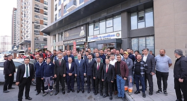 AKAR, BÜYÜKKILIÇ VE OKANDAN’DAN HİZMET-İŞ SENDİKASI’NA ZİYARET