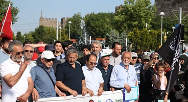 İsrail saldırılarında hayatını kaybedenleri rahmetle anıyor, yaralılara acil şifalar diliyoruz.