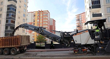-KOCASİNAN’DA KAYSERİ’DE İLK VE TEK OLAN ASFALT FREZE ARACI İLE ASFALT KAZILIYOR