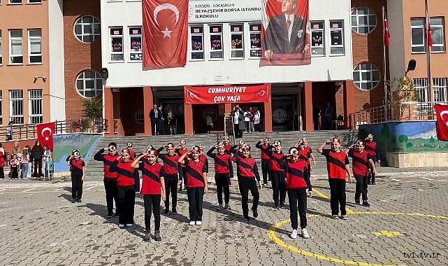 BEYAZŞEHİR BORSA İSTANBUL İLKOKULUNDA CUMHURİYET COŞKUSU