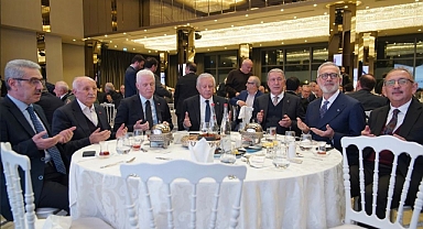 SİYASET VE İŞ DÜNYASINI İSTANBUL'DAKİ İFTARDA BULUŞTURDU