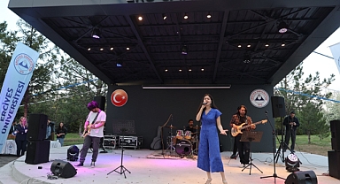 ERÜ SAHNE MUHTEŞEM KONSERLE AÇILDI
