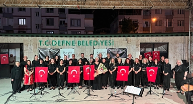 DEFNE'DE HALK KONSERİ İLE VATANDAŞLARA MORAL OLDULAR
