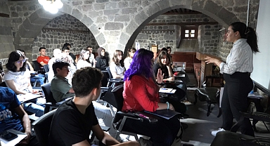 MELİKGAZİ'DEN İNGİLİZCE KONUŞMA ATÖLYESİ