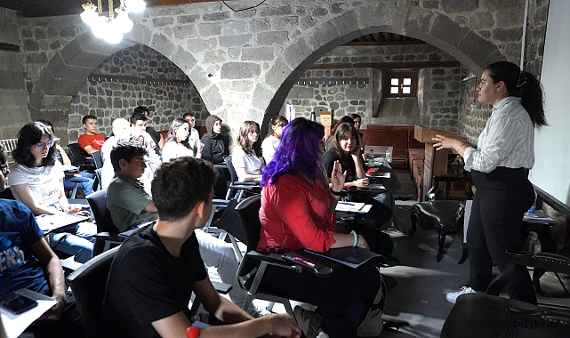 MELİKGAZİ'DEN İNGİLİZCE KONUŞMA ATÖLYESİ